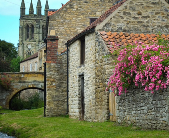 helmsley street in north yorkshire 