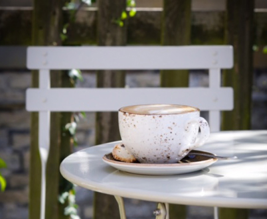 outside, cafe courtyard in helmsley 
